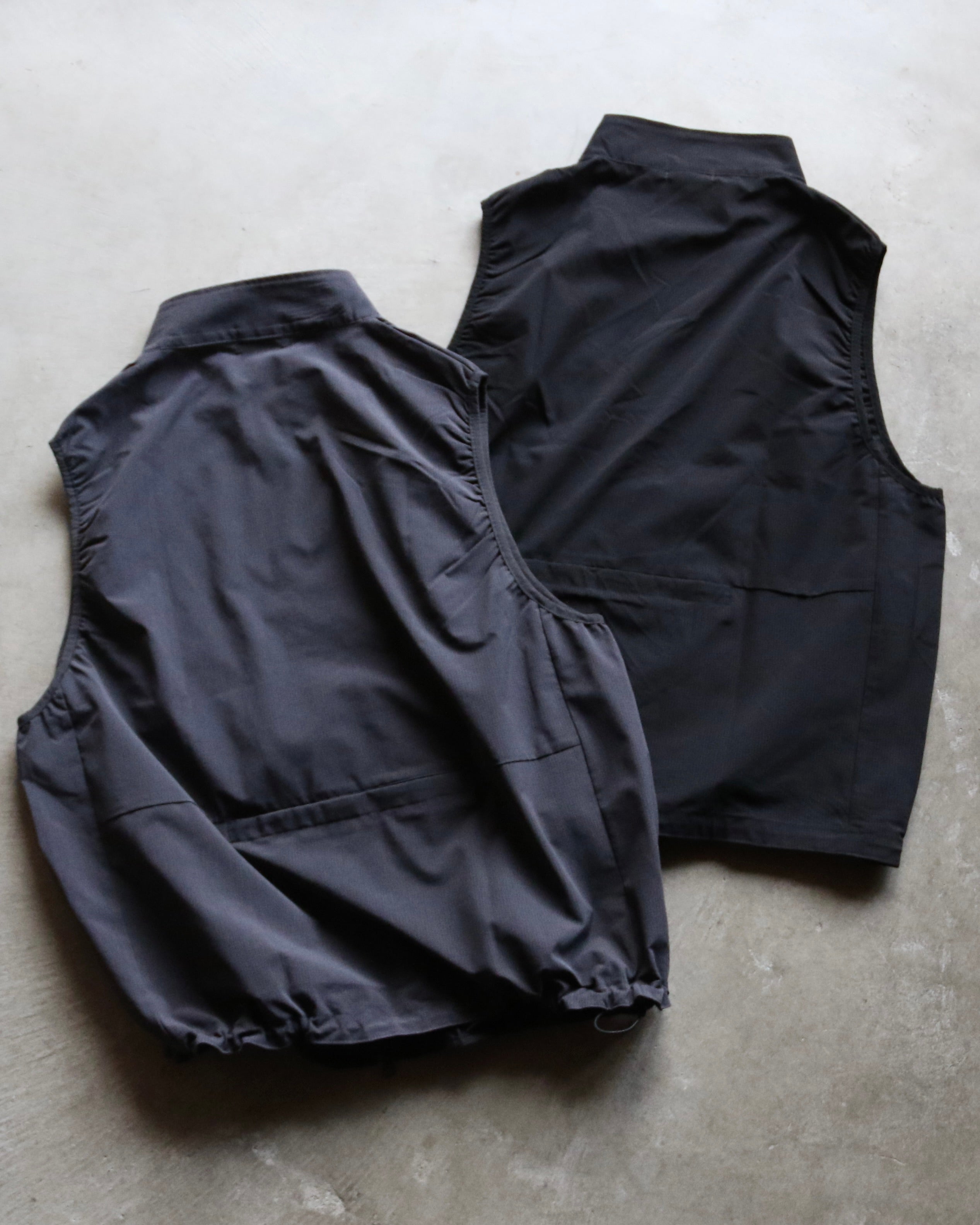 Zip vest ＆2tuck wide pants SET ロゴ刺繍 上下セット 2色展開 チャコール/ブラック