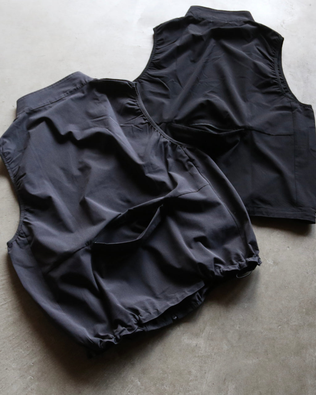 Zip vest ＆2tuck wide pants SET ロゴ刺繍 上下セット 2色展開 チャコール/ブラック
