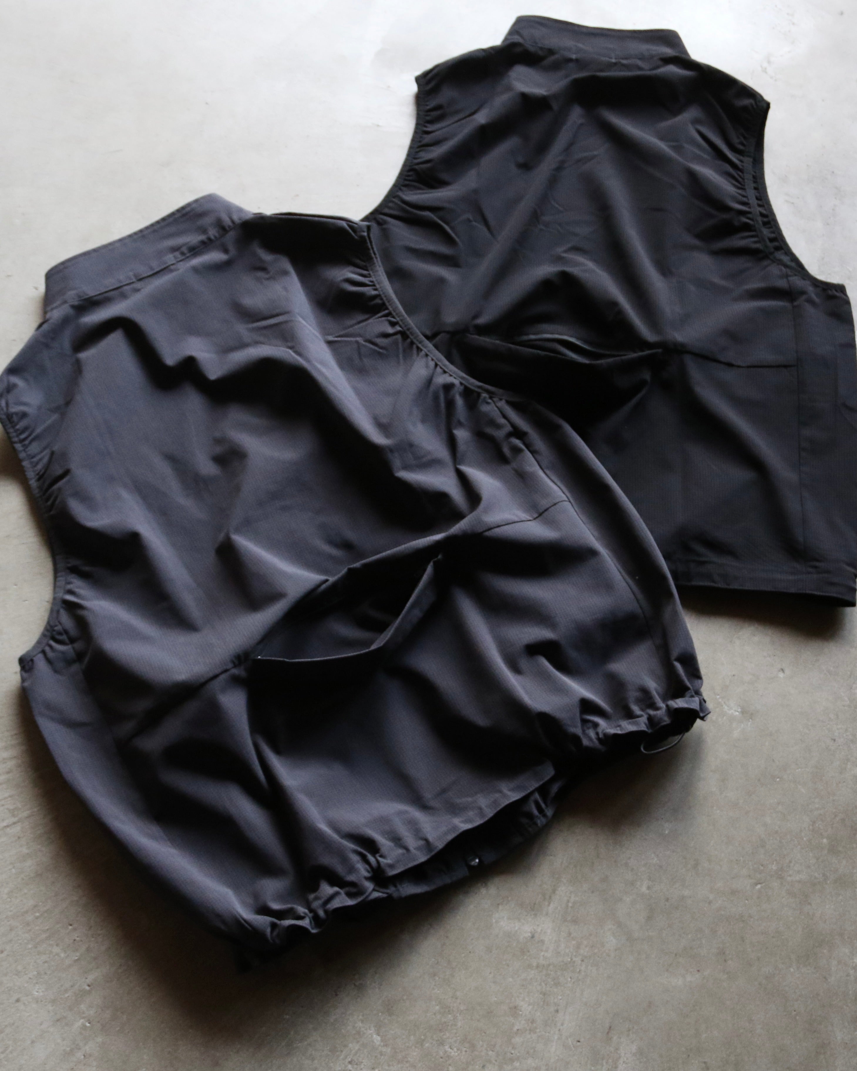 Zip vest ＆2tuck wide pants SET ロゴ刺繍 上下セット 2色展開 チャコール/ブラック