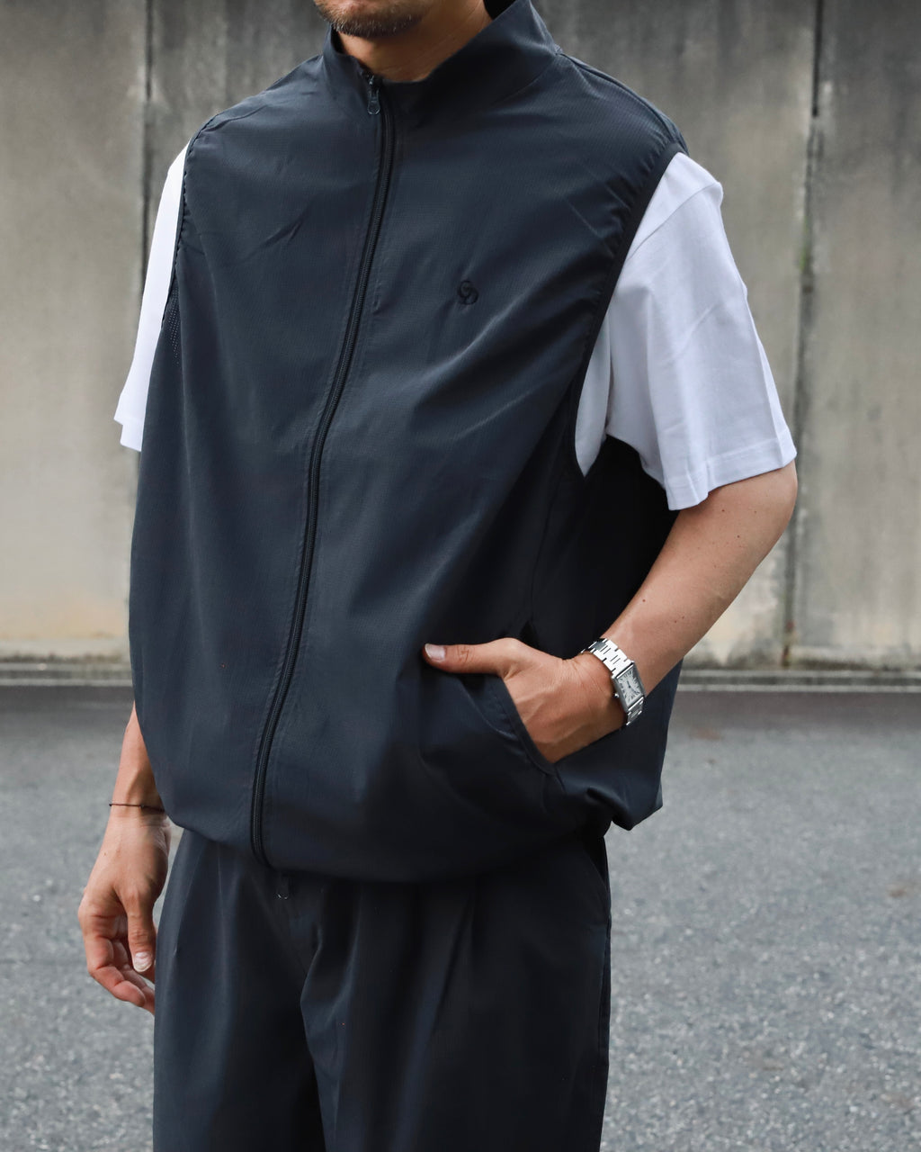 Zip vest ＆2tuck wide pants SET ロゴ刺繍 上下セット 2色展開 チャコール/ブラック