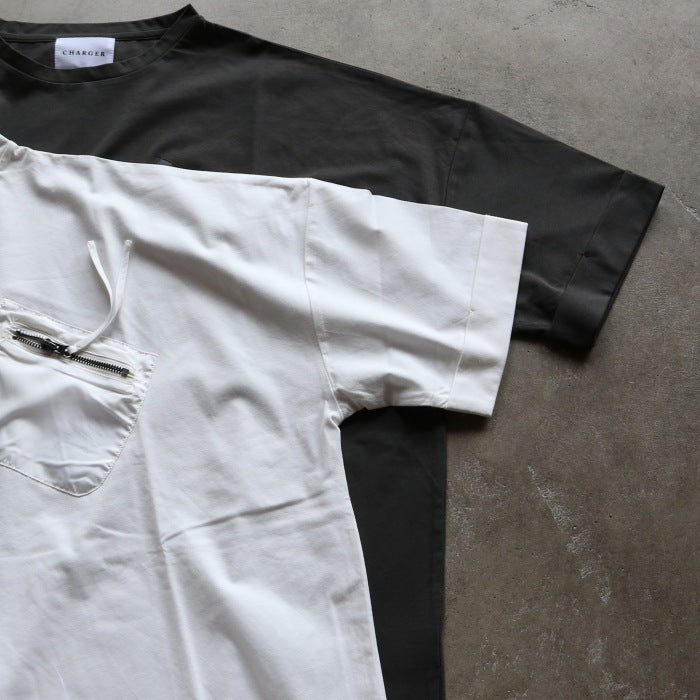 CHARGER トップス ユニセックス 無地 チャージャー オリジナル 胸ポケット ジップ Tシャツ Pocket Zip Tee ホワイト/チャコール White/Charcoal 2026春夏新作