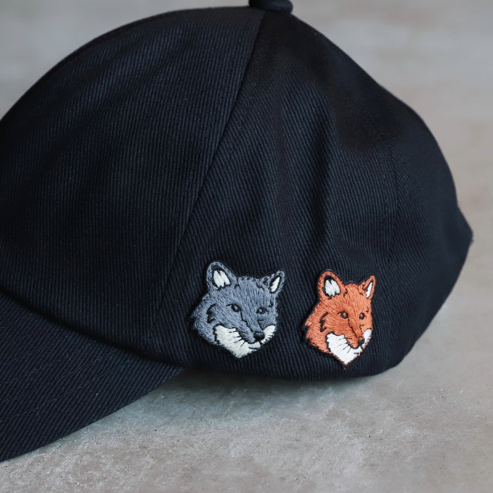 メゾンキツネ キャップ MAISON KITSUNE ダブル フォックスヘッド キャップ Dou ble Fox Head Cap ブラック Anthracite 2026秋冬新作【mruah11ww0096】