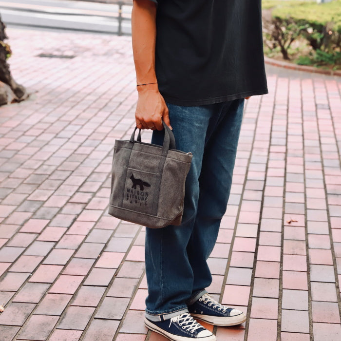 メゾンキツネ バッグ MAISON KITSUNE プロフィール フォックス スモール トー ト PROFILE FOX SMALL TOTE BAG ウォッシュブラック Washed black 2026秋冬新作【mrubt13wd4032】