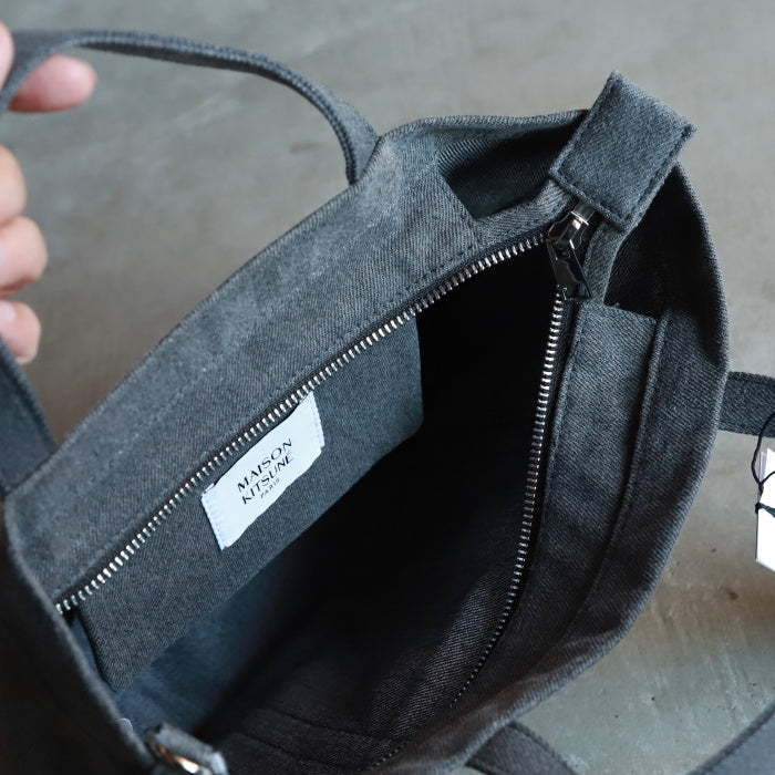メゾンキツネ バッグ MAISON KITSUNE プロフィール フォックス スモール トー ト PROFILE FOX SMALL TOTE BAG ウォッシュブラック Washed black 2026秋冬新作【mrubt13wd4032】