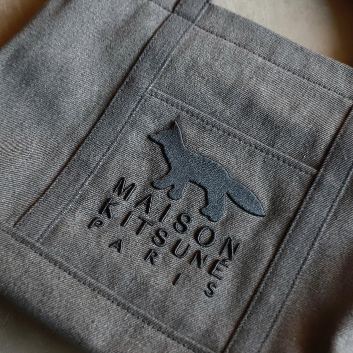 メゾンキツネ バッグ MAISON KITSUNE プロフィール フォックス スモール トー ト PROFILE FOX SMALL TOTE BAG ウォッシュブラック Washed black 2026秋冬新作【mrubt13wd4032】