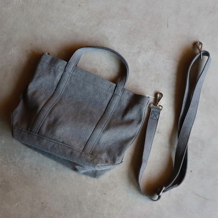 メゾンキツネ バッグ MAISON KITSUNE プロフィール フォックス スモール トー ト PROFILE FOX SMALL TOTE BAG ウォッシュブラック Washed black 2026秋冬新作【mrubt13wd4032】