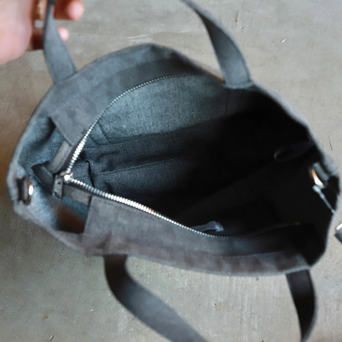 メゾンキツネ バッグ MAISON KITSUNE プロフィール フォックス スモール トー ト PROFILE FOX SMALL TOTE BAG ウォッシュブラック Washed black 2026秋冬新作【mrubt13wd4032】