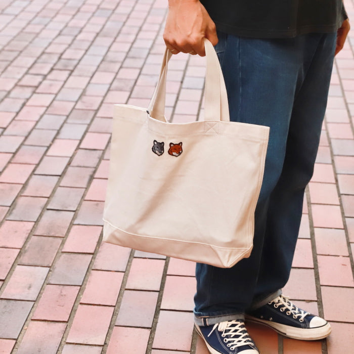 メゾンキツネ バッグ トート MAISON KITSUNE ダブル フォックスヘッド トート DOUBLE FOX HEAD PATCH TOTE BAG アントラシート/エクリュ 2026秋冬新作【mrubt23ww0096】